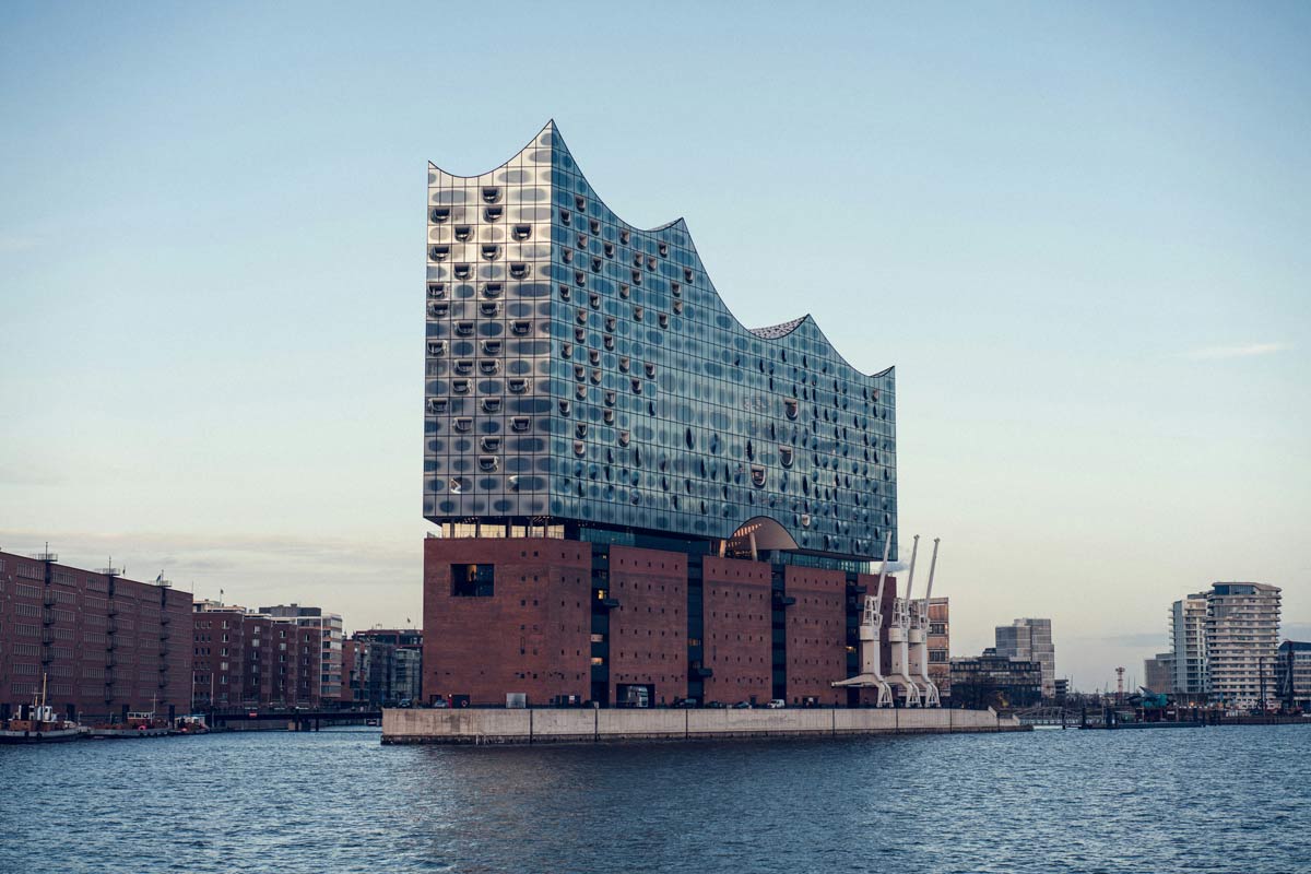 Elbphilharmonie in Hamburg an der Elbe, Symbolbild zur Immobilienbewertung in Hamburg
